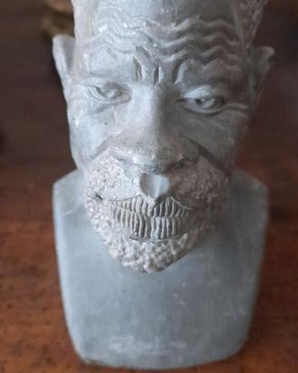 Scultura su pietra, intenso volto di Africano