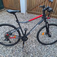 Bicicletta ibrida da uomo usata come nuova