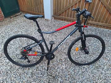 Bicicletta ibrida da uomo usata come nuova