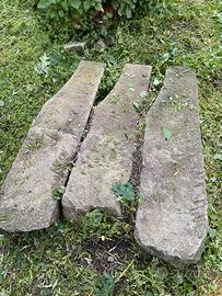 Modiglioni in pietra antichi fatti a mano