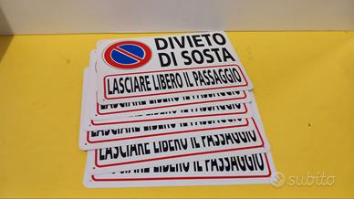 Cartello DIVIETO DI SOSTA, LASCIARE LIBERO IL PASS