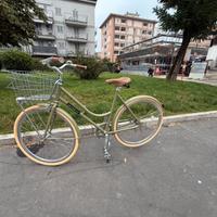 Bicicletta Veloretti con accessori Books