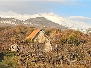 Terreno con piccolo casolare