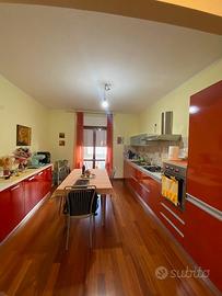 Luminoso trilocale con doppio posto auto