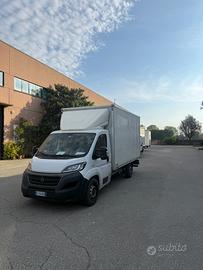 Furgone cassonato Fiat Ducato con sponda idraulica