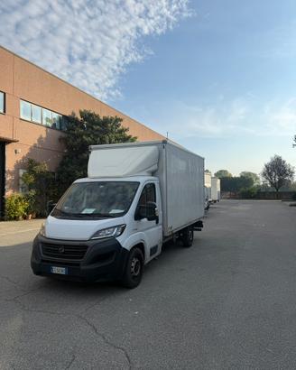Furgone cassonato Fiat Ducato con sponda idraulica