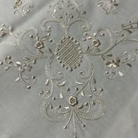 Lenzuola ricamato a mano