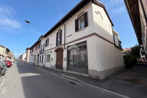 NEGOZIO A SEREGNO