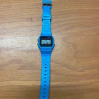 Orologio stile Casio azzurro