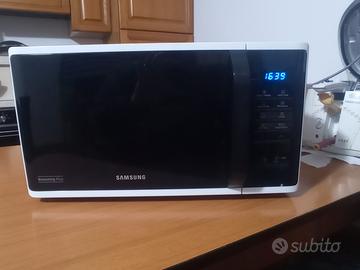 Forno microonde Samsung 23 litri - Elettrodomestici In vendita a Modena
