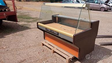 Vetrina neutra illuminata