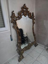 specchio e console da parete in stile barocco