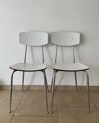 Due sedie vintage anni 60 in formica