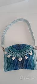 Borsa in cordino lurex all'uncinetto 