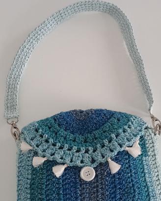 Borsa in cordino lurex all'uncinetto 
