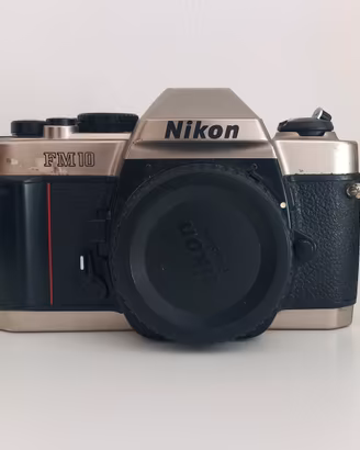 Nikon FM-10 macchina fotografica analogica
