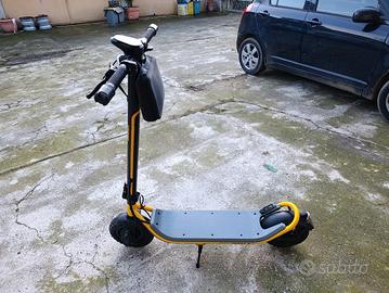 monopattino ducati scrambler 