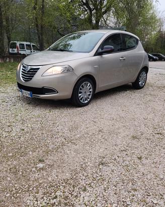 lancia ypsilon neopatentati 