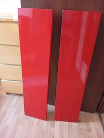 Mensole IKEA a muro rosse