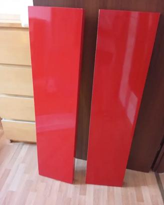 Mensole IKEA a muro rosse
