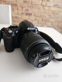 Fotocamera reflex con obbiettivi