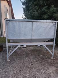 Contenitore per mangimi