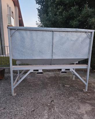 Contenitore per mangimi