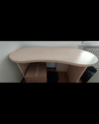scrivania in legno