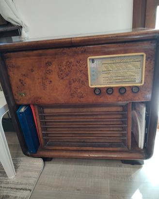 Radio vintage da arredamento