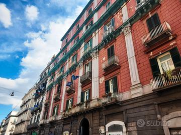 Via Rosaroll-Ampio appartamento in stabile d'epoca