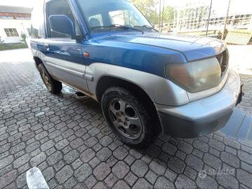 PARAFANGO ANTERIORE DESTRO PER PININ 2000