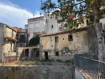Casa indipendente da ristrutturare con progetto