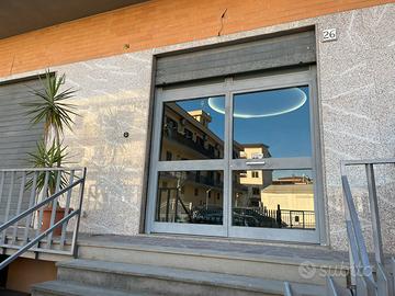 Locale commerciale uso ufficio/negozio