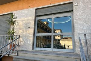 Locale commerciale uso ufficio/negozio