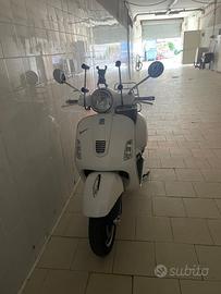 Piaggio Vespa 300 GTS - 2010
