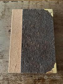 Quaderno con copertina e fogli in sughero