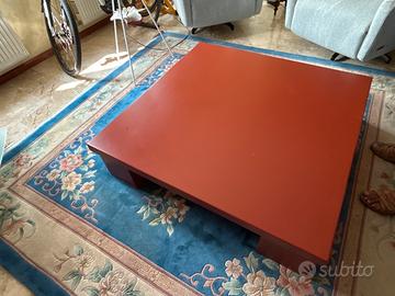 Tavolino moderno rosso laccato