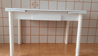 Tavolo cucina con sedie 