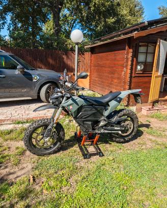 Zero FXS Elettrica + Ohlins + Caricatore Rapido