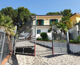 Appartamenti in villa vista mare e monti