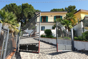 Appartamenti in villa vista mare e monti