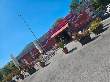 Bar tavola calda con rivendita tabacchi