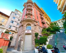 4 LOCALI A NAPOLI