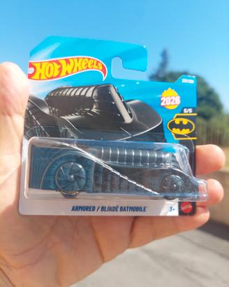 hotwheels Batmobile con corazza