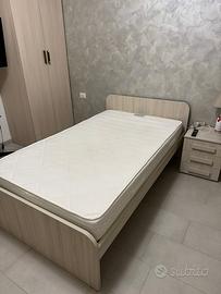 Letto su misura piu comodino