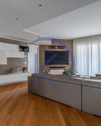 Appartamento di 153 m² con 5 locali e box auto dop
