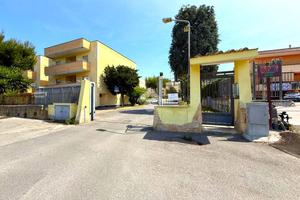 5 LOCALI A BACOLI