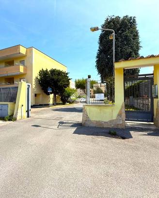 5 LOCALI A BACOLI