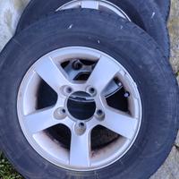 
Cerchi in lega + gomme 205/70 R15 per Suzuki