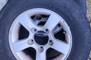 
Cerchi in lega + gomme 205/70 R15 per Suzuki